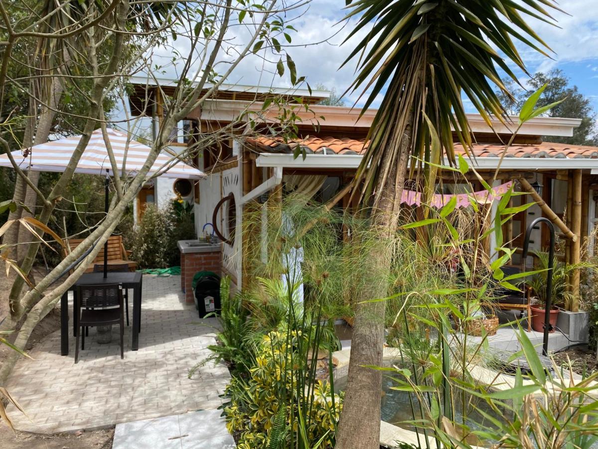 Hosteria Colibri Aeropuerto Tababela Exterior photo