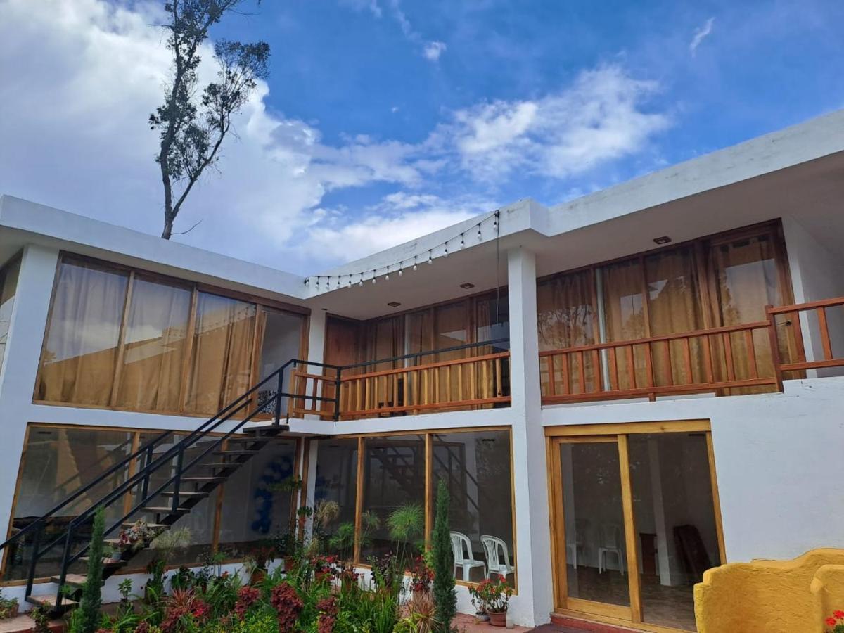 Hosteria Colibri Aeropuerto Tababela Exterior photo
