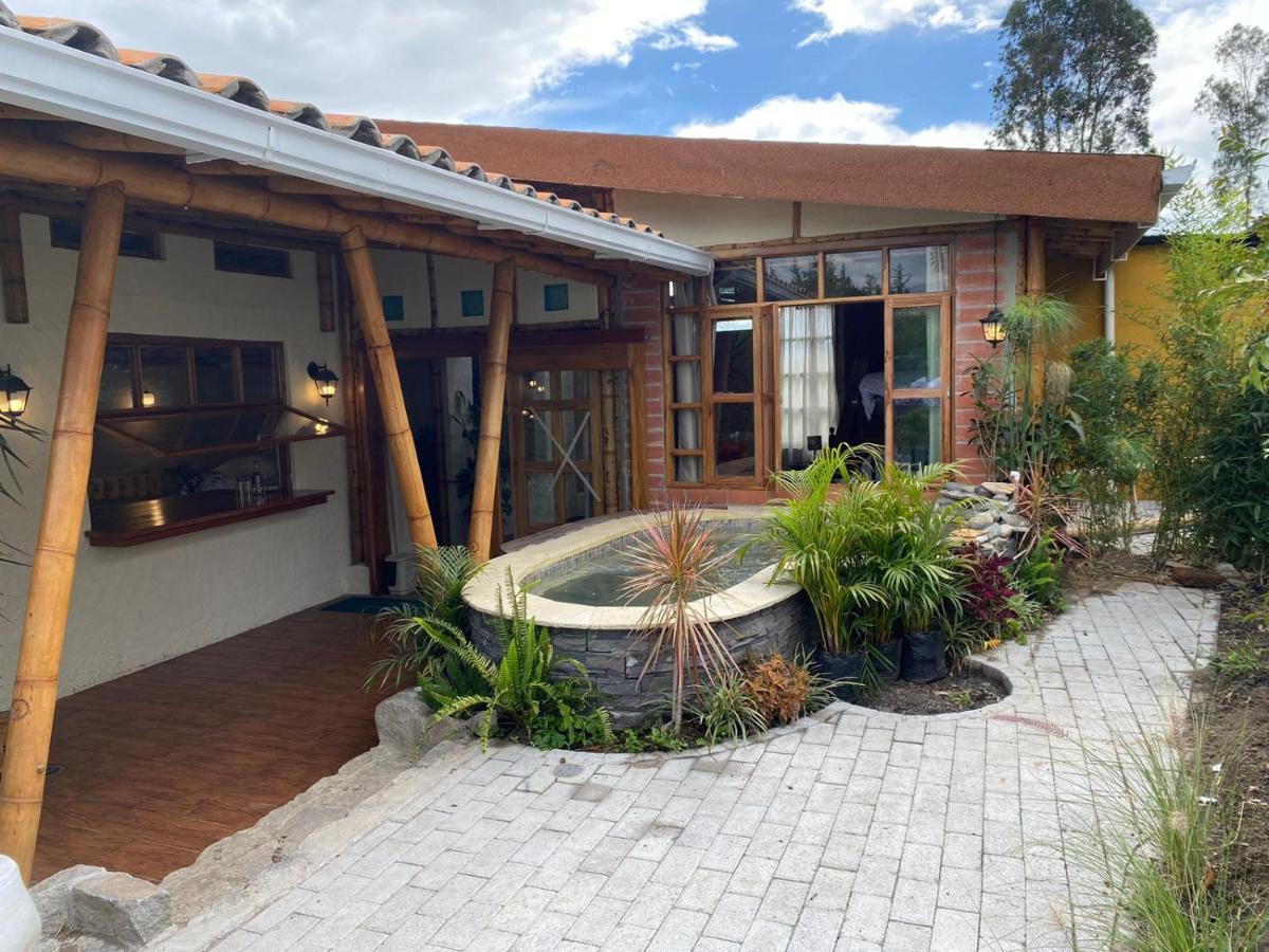 Hosteria Colibri Aeropuerto Tababela Exterior photo