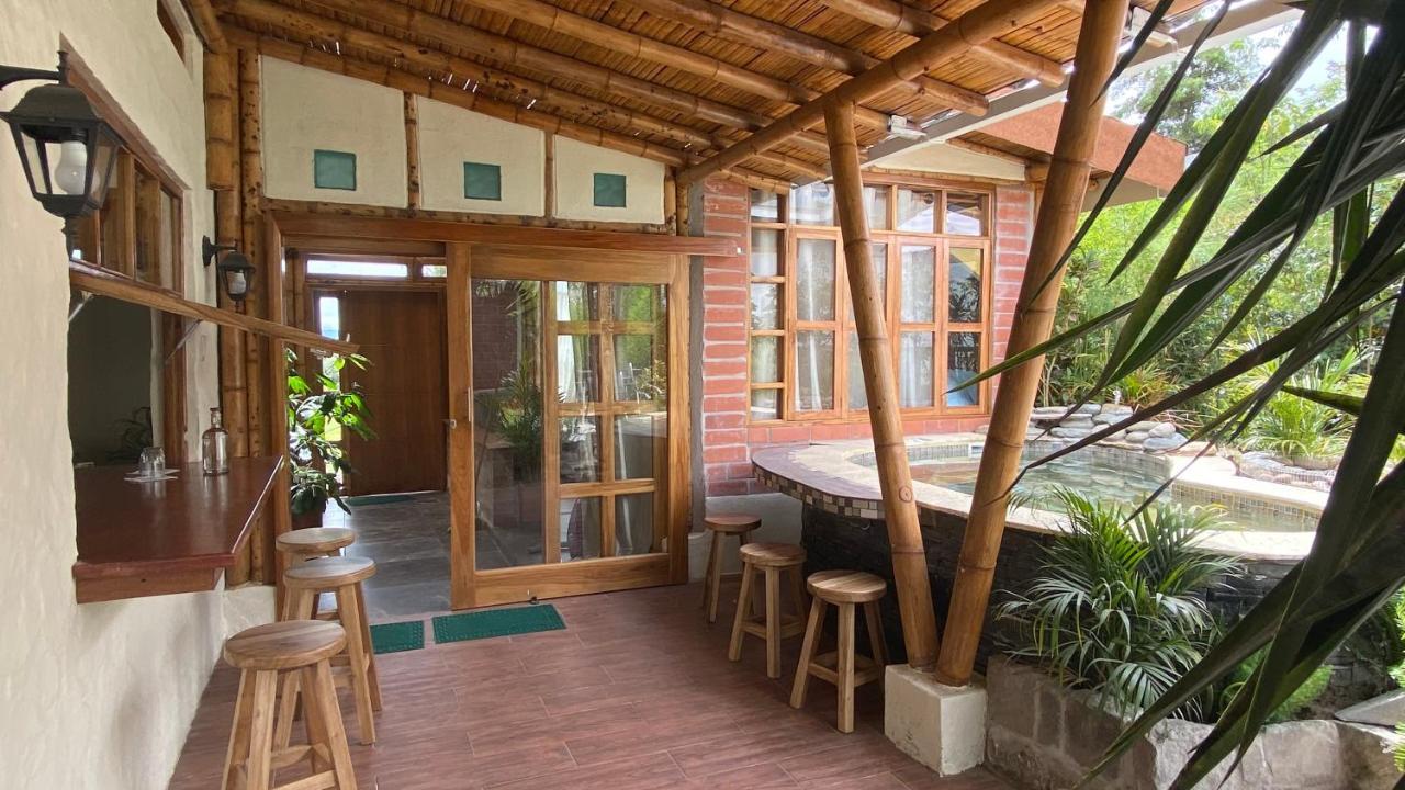 Hosteria Colibri Aeropuerto Tababela Exterior photo