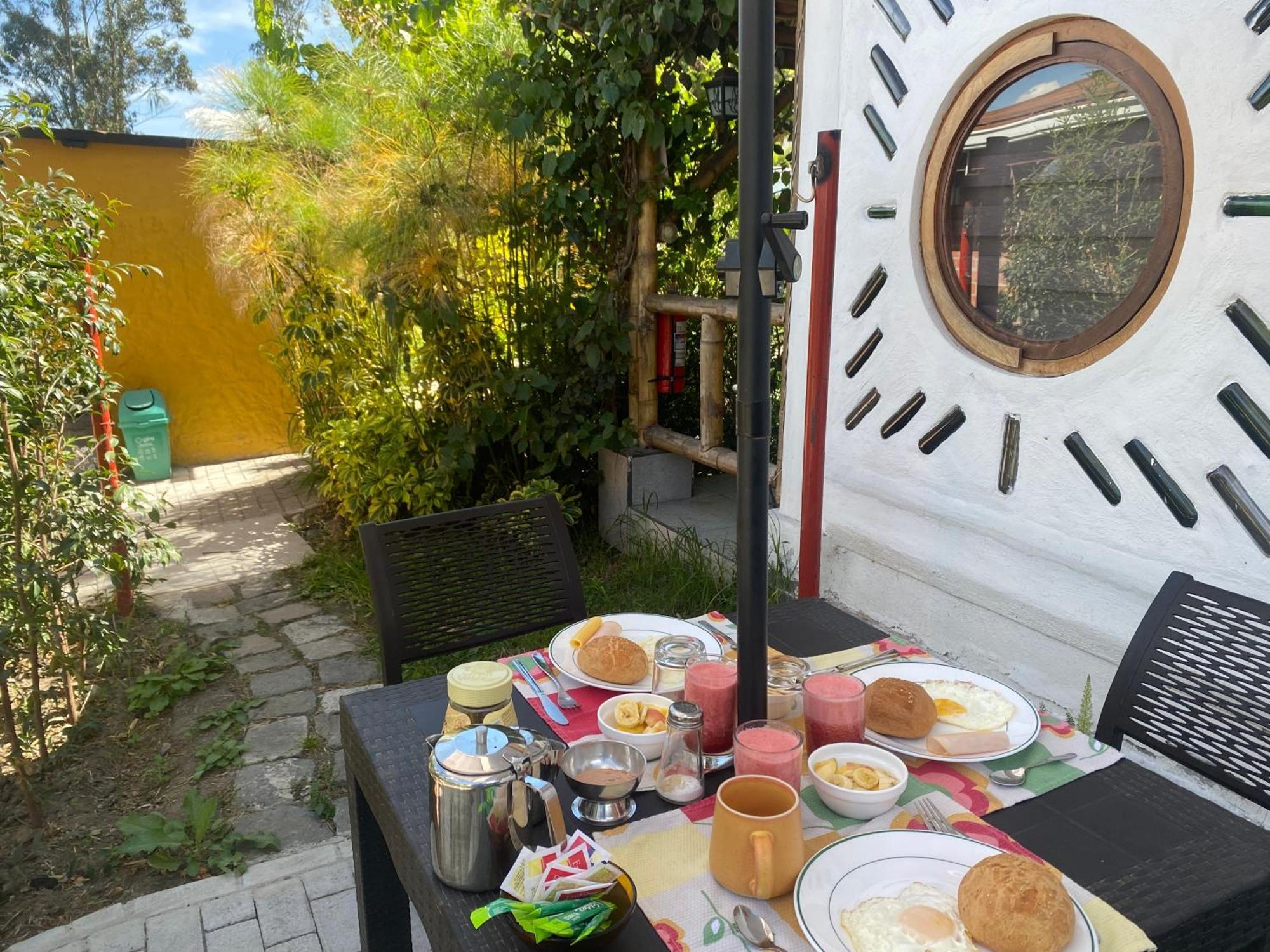 Hosteria Colibri Aeropuerto Tababela Exterior photo