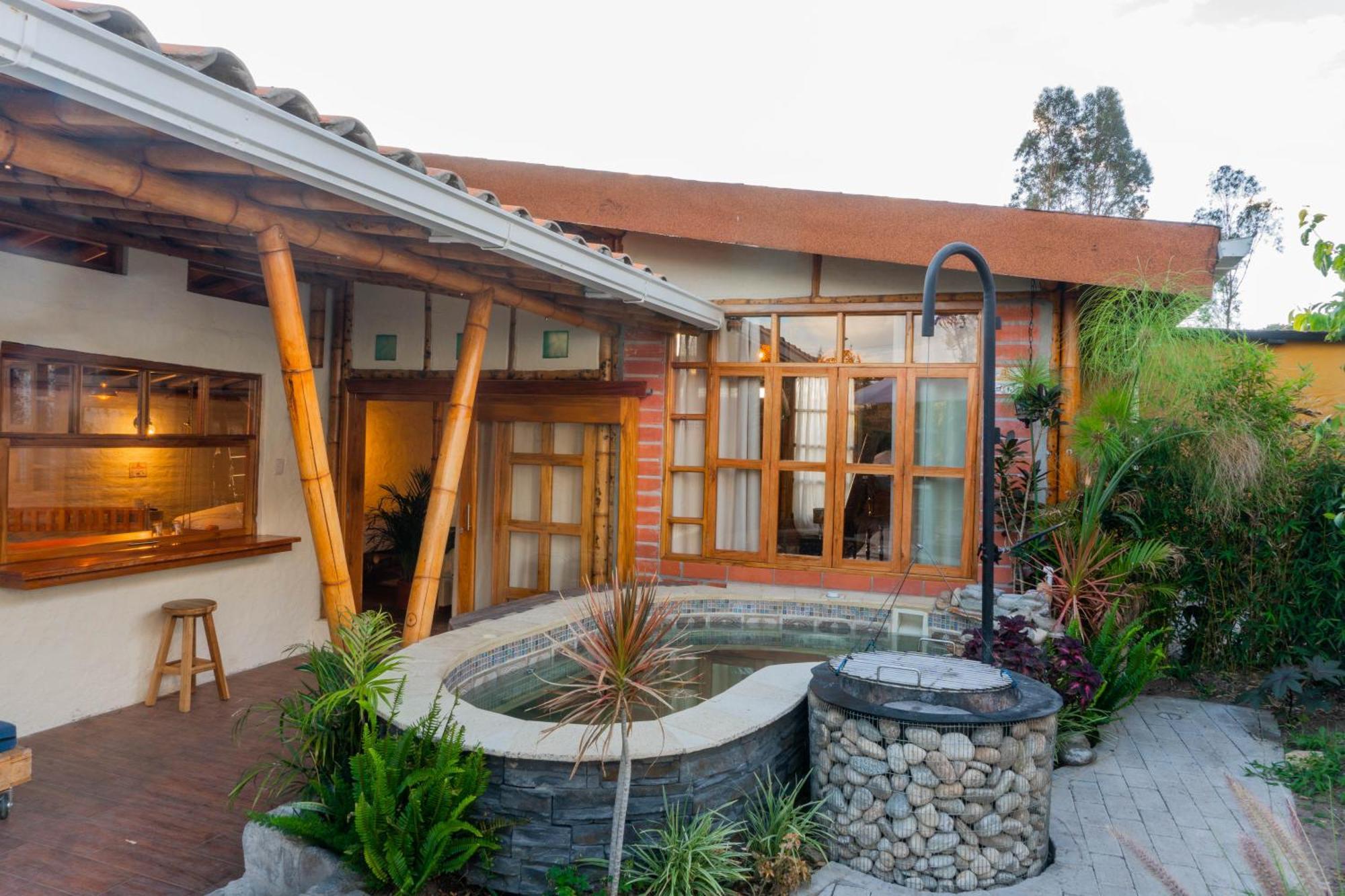 Hosteria Colibri Aeropuerto Tababela Exterior photo