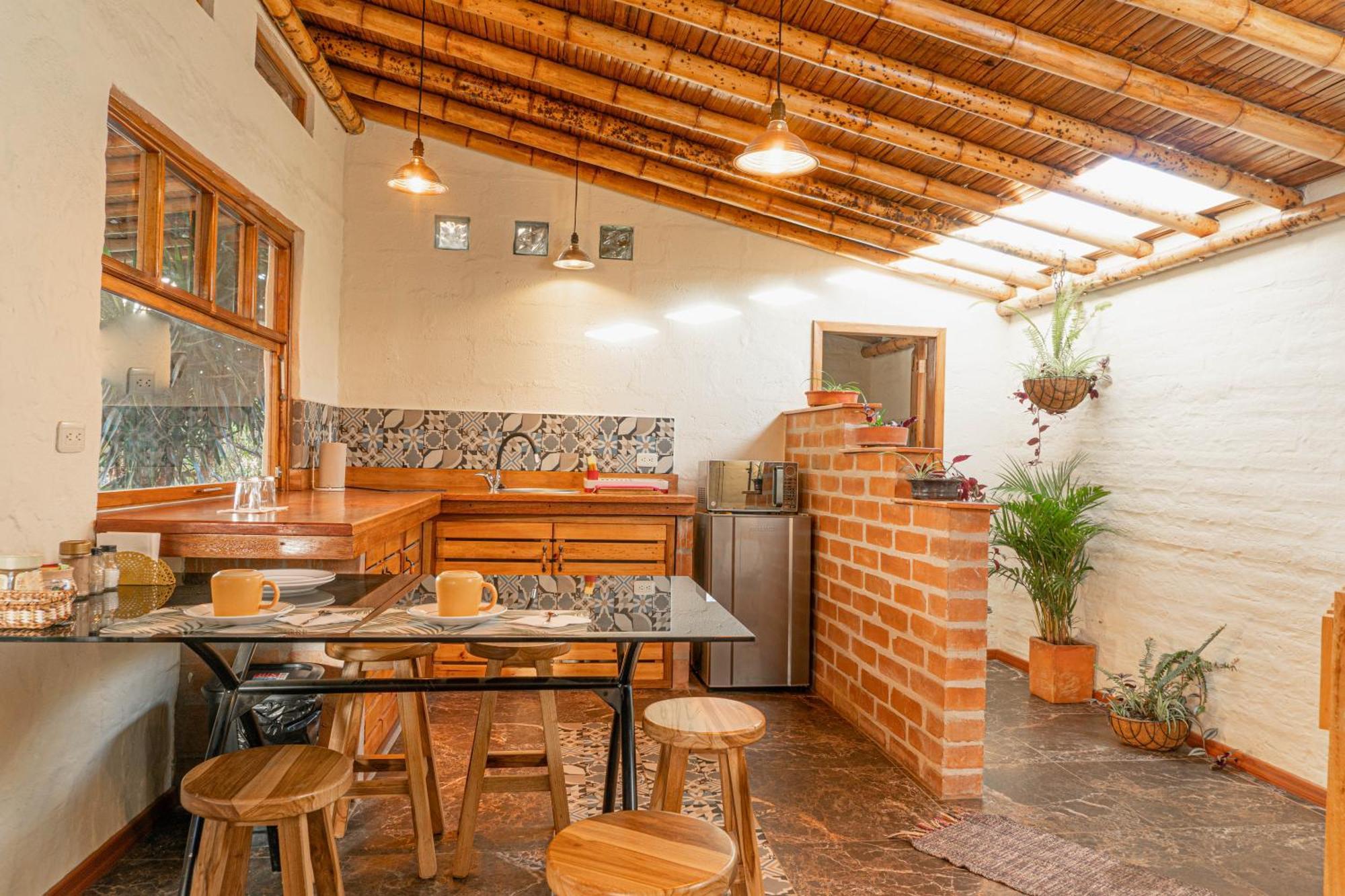 Hosteria Colibri Aeropuerto Tababela Exterior photo