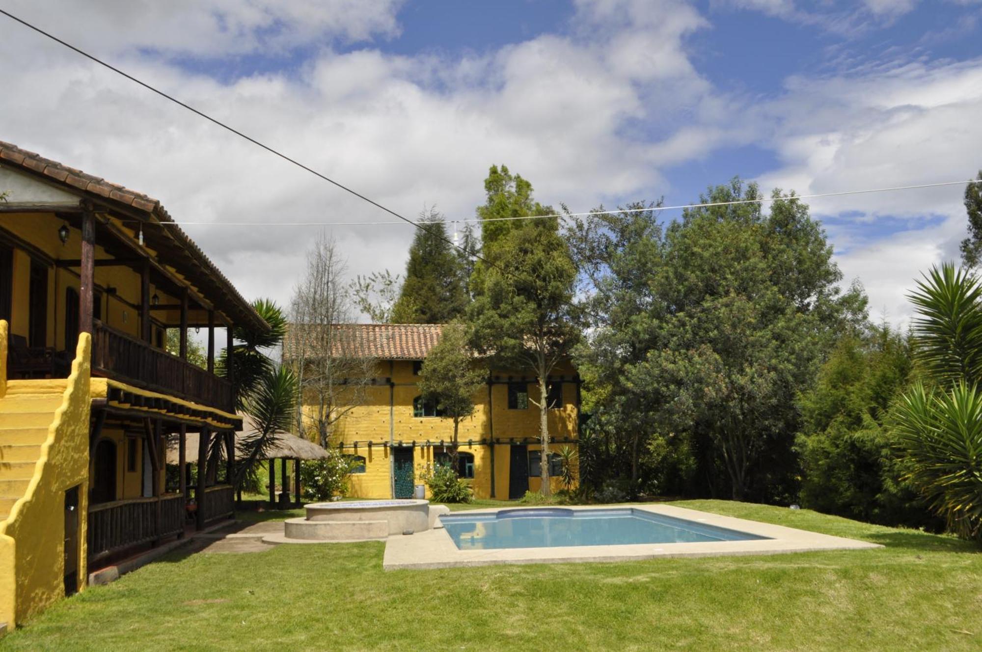 Hosteria Colibri Aeropuerto Tababela Exterior photo