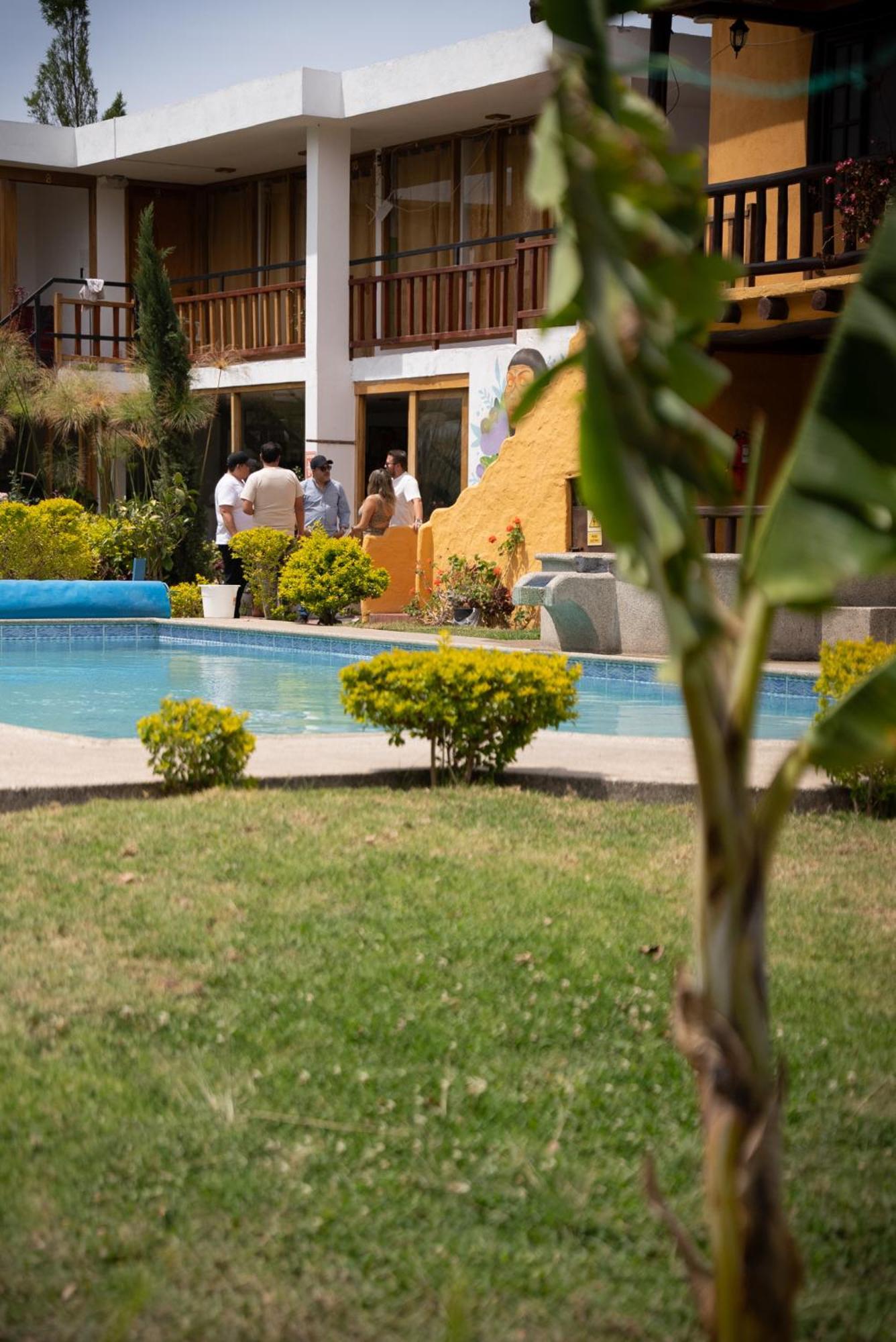 Hosteria Colibri Aeropuerto Tababela Exterior photo